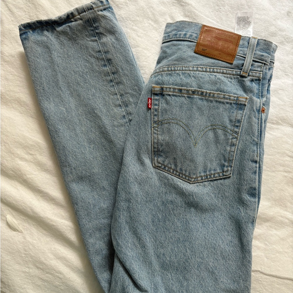 Levi's women’s  Denim Blue Straight Jeans